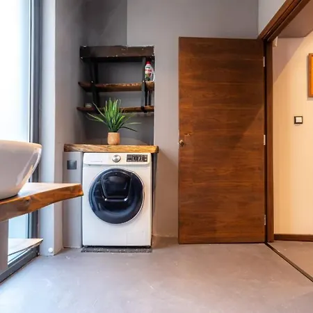 Design, 2 Bedroom, Ndk, Free Secured Parking דירה *